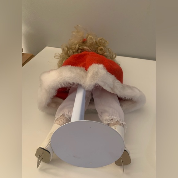 Beautiful Christmas Ceramic Victorian Skater Doll. - Picture 5 of 9